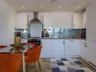 Pass the Keys NEW Chic 2 Bed Pad Central Free Parking - Photo 9