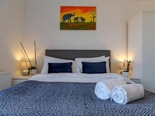 Pass the Keys NEW Chic 2 Bed Pad Central Free Parking - Photo 10