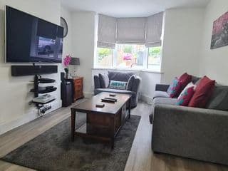 Pass the Keys Attractive Modern 2 Bedroom House in Harborne