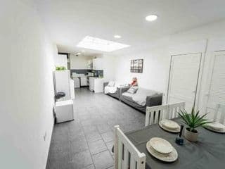 Spacious studios with free fast WIFI and 50inch SMART TV's next to UOB and 10min drive to the City!