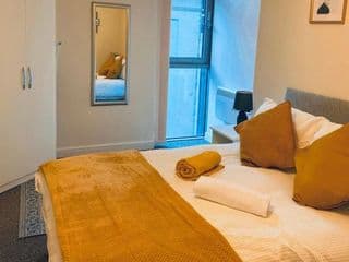 stylish two bed in the heart of the city - Photo 2