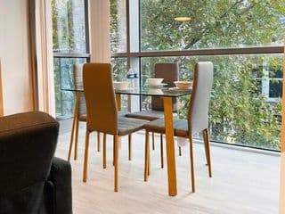 stylish two bed in the heart of the city - Photo 3