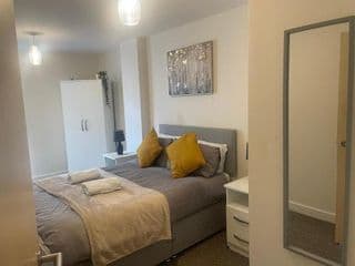 stylish two bed in the heart of the city - Photo 5