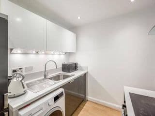 Modern 1 bedroom flat in the city centre - Photo 6