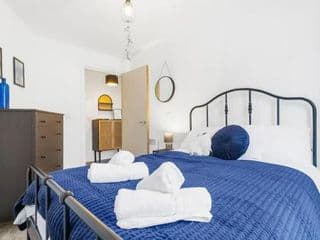 Magical - 2Bed Apartment- City Centre-Free Parking - Photo 2