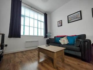 Pass the Keys Spacious Apartment Minutes to Birmingham Centre - Photo 4