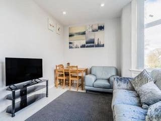 Modern flat in Moseley with Free Parking - Photo 2