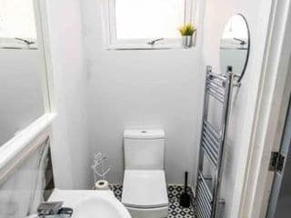 Modern flat in Moseley with Free Parking - Photo 11