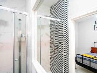 Modern flat in Moseley with Free Parking - Photo 6