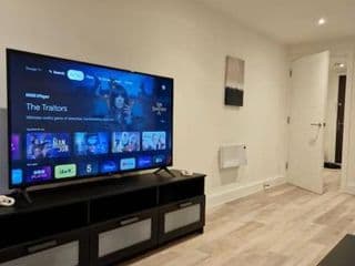 Modern-New Build Apartment in Birmingham - Photo 11