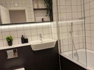 Modern-New Build Apartment in Birmingham - Photo 19