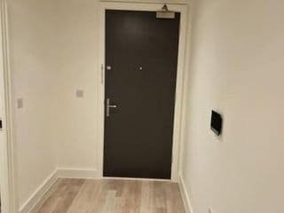 Modern-New Build Apartment in Birmingham - Photo 4