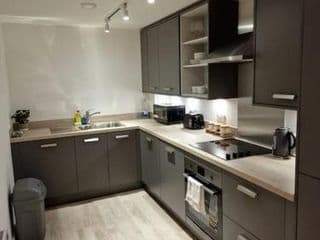 Modern-New Build Apartment in Birmingham - Photo 8