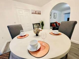 Plantsbrook Place - Luxury 4 bed House + Parking - Photo 12