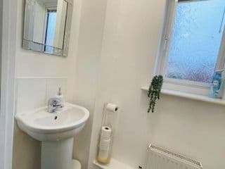 Plantsbrook Place - Luxury 4 bed House + Parking - Photo 17