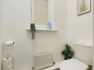 Plantsbrook Place - Luxury 4 bed House + Parking - Photo 18