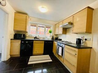 Plantsbrook Place - Luxury 4 bed House + Parking - Photo 19