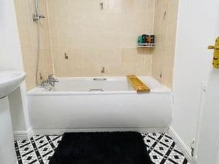Plantsbrook Place - Luxury 4 bed House + Parking - Photo 3