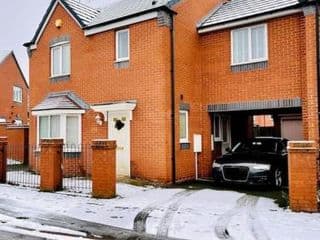 Plantsbrook Place - Luxury 4 bed House + Parking - Photo 5