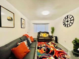 Plantsbrook Place - Luxury 4 bed House + Parking - Photo 7