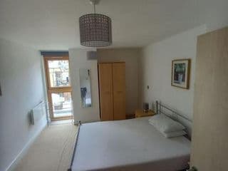 Centrally situated 1 bedroom apartment! - Photo 2
