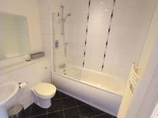 Centrally situated 1 bedroom apartment! - Photo 4