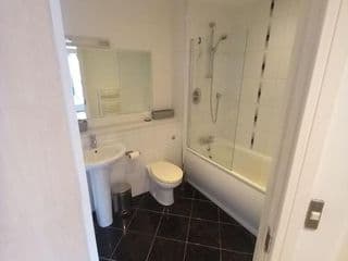 Centrally situated 1 bedroom apartment! - Photo 6