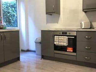 Lovely 3 Bedroom Entire Home With Driveway Parking - Close to NEC, BHX Airport - Sleeps 6 Guests [IDEAL FOR CONTRACTORS & FAMILIES] - Photo 3