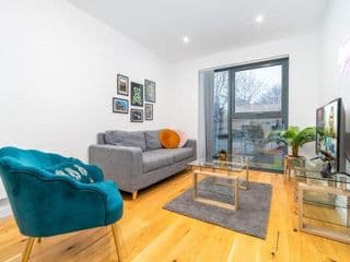 Aqua-Themed 2 Bedroom Cosy Apartment - City Centre