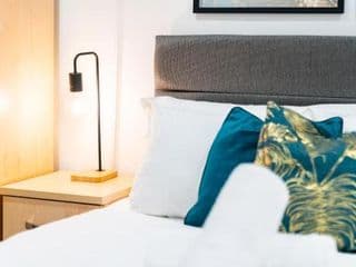 Aqua-Themed 2 Bedroom Cosy Apartment - City Centre - Photo 13