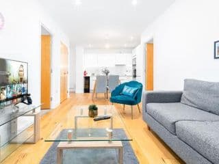 Aqua-Themed 2 Bedroom Cosy Apartment - City Centre - Photo 19