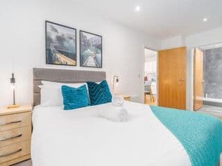 Aqua-Themed 2 Bedroom Cosy Apartment - City Centre - Photo 3