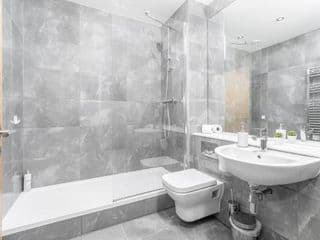 Aqua-Themed 2 Bedroom Cosy Apartment - City Centre - Photo 7