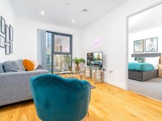 Aqua-Themed 2 Bedroom Cosy Apartment - City Centre - Photo 8