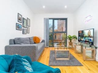 Aqua-Themed 2 Bedroom Cosy Apartment - City Centre - Photo 9