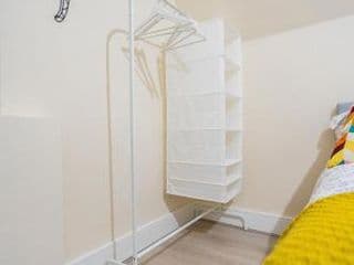 Deluxe 2-Bedroom Flat with Free parking - Photo 14