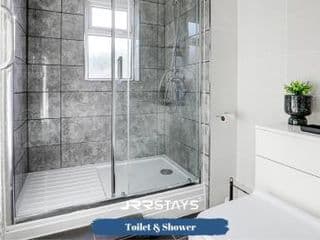 JRR Stays - Birmingham - 3 Bedroom home near Heartland Hospital, Airport and NEC - Photo 8