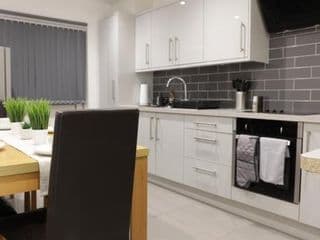 Large 5 Bed Town House Within City Centre And Sleeps Up To 11 - Photo 14