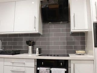 Large 5 Bed Town House Within City Centre And Sleeps Up To 11 - Photo 16