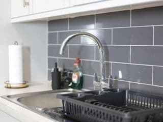 Large 5 Bed Town House Within City Centre And Sleeps Up To 11 - Photo 23