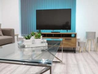 Large 5 Bed Town House Within City Centre And Sleeps Up To 11 - Photo 6