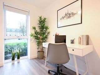 Luxury 4 Bed House with Gated Parking in the Heart of Birmingham! - Photo 15