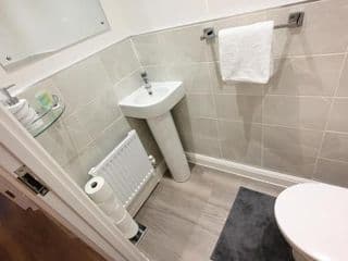 Luxury 4 Bed House with Gated Parking in the Heart of Birmingham! - Photo 16