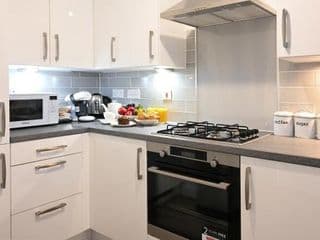Luxury 4 Bed House with Gated Parking in the Heart of Birmingham! - Photo 5