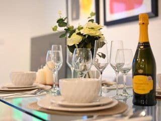 Luxury 4 Bed House with Gated Parking in the Heart of Birmingham! - Photo 6