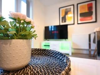 Luxury 4 Bed House with Gated Parking in the Heart of Birmingham! - Photo 8