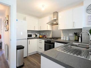 Luxury 4 Bed House with Gated Parking in the Heart of Birmingham! - Photo 12