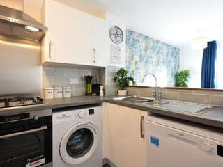 Luxury 4 Bed House with Gated Parking in the Heart of Birmingham! - Photo 13