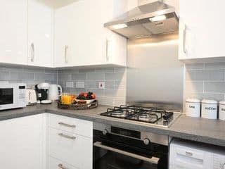 Luxury 4 Bed House with Gated Parking in the Heart of Birmingham! - Photo 14