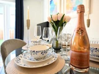 Luxury 4 Bed House with Gated Parking in the Heart of Birmingham! - Photo 8